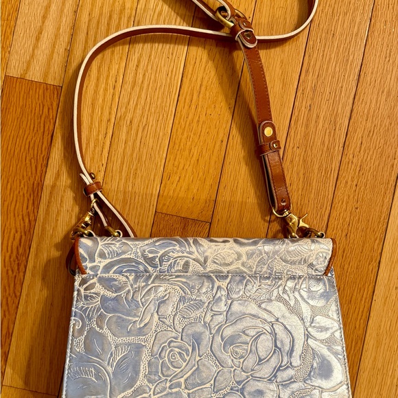 Brahmin shoulder/cross body bag
Light blue, white and brown strap - Picture 2 of 3